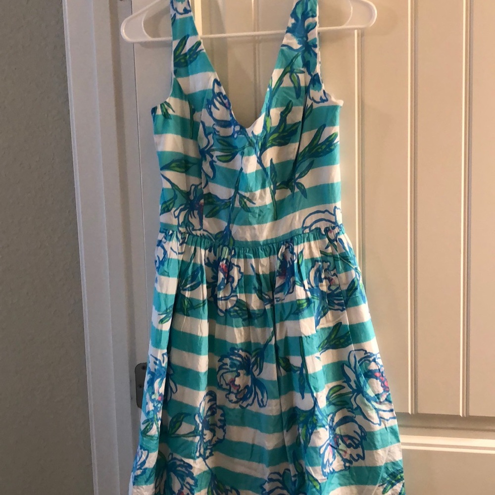 V neck dress